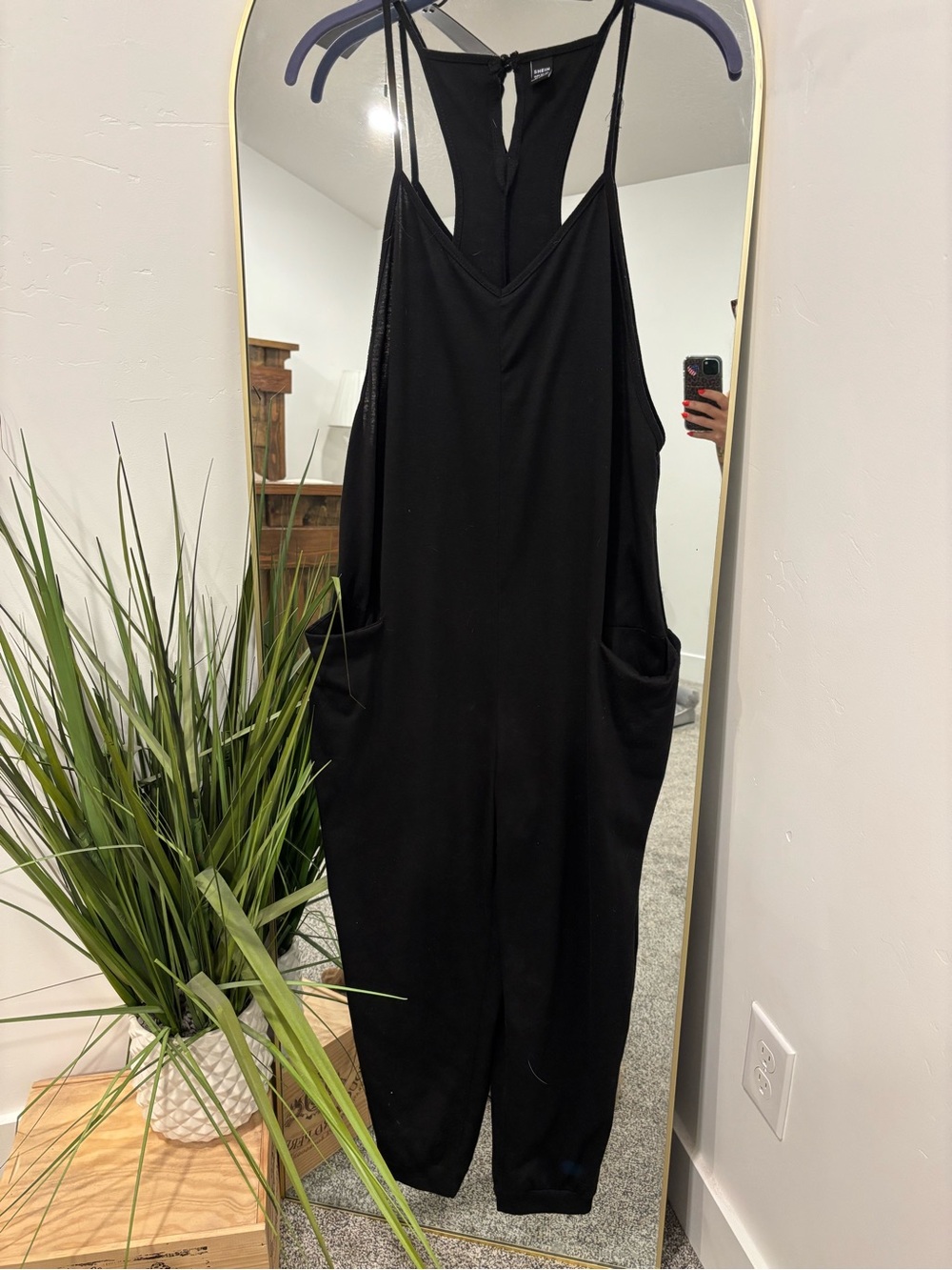 SHEIN Black Sleeveless V-Back Jumpsuit with Pockets